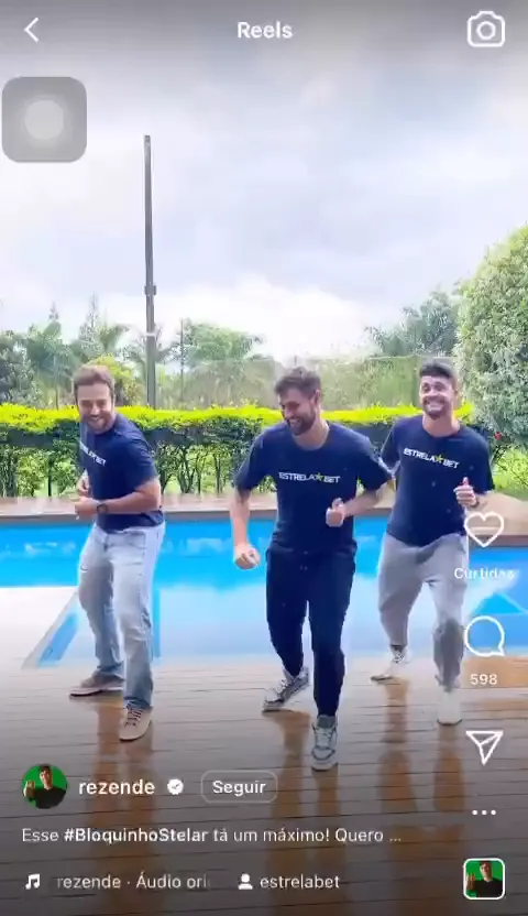 Creators recording a reel for the EstrelaBet squad