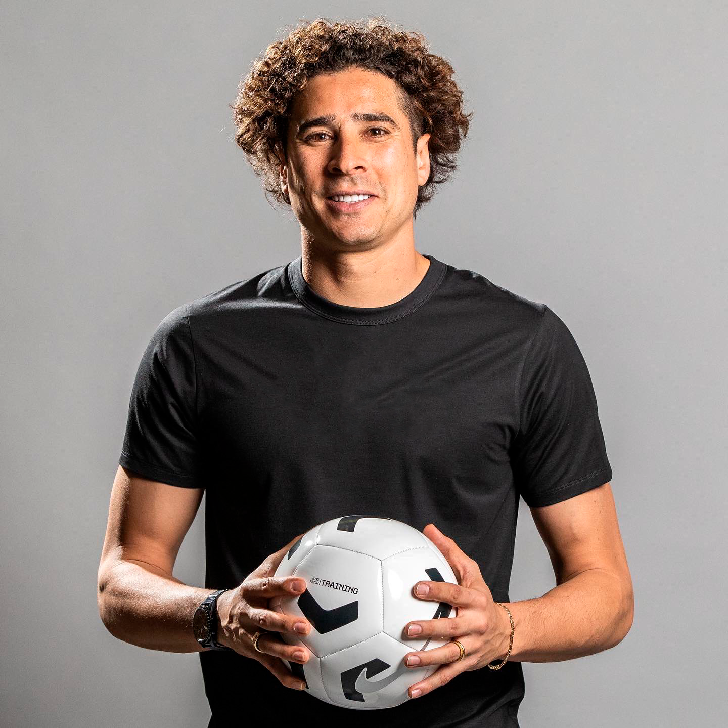 Guillermo Ochoa in the 1xBet México campaign