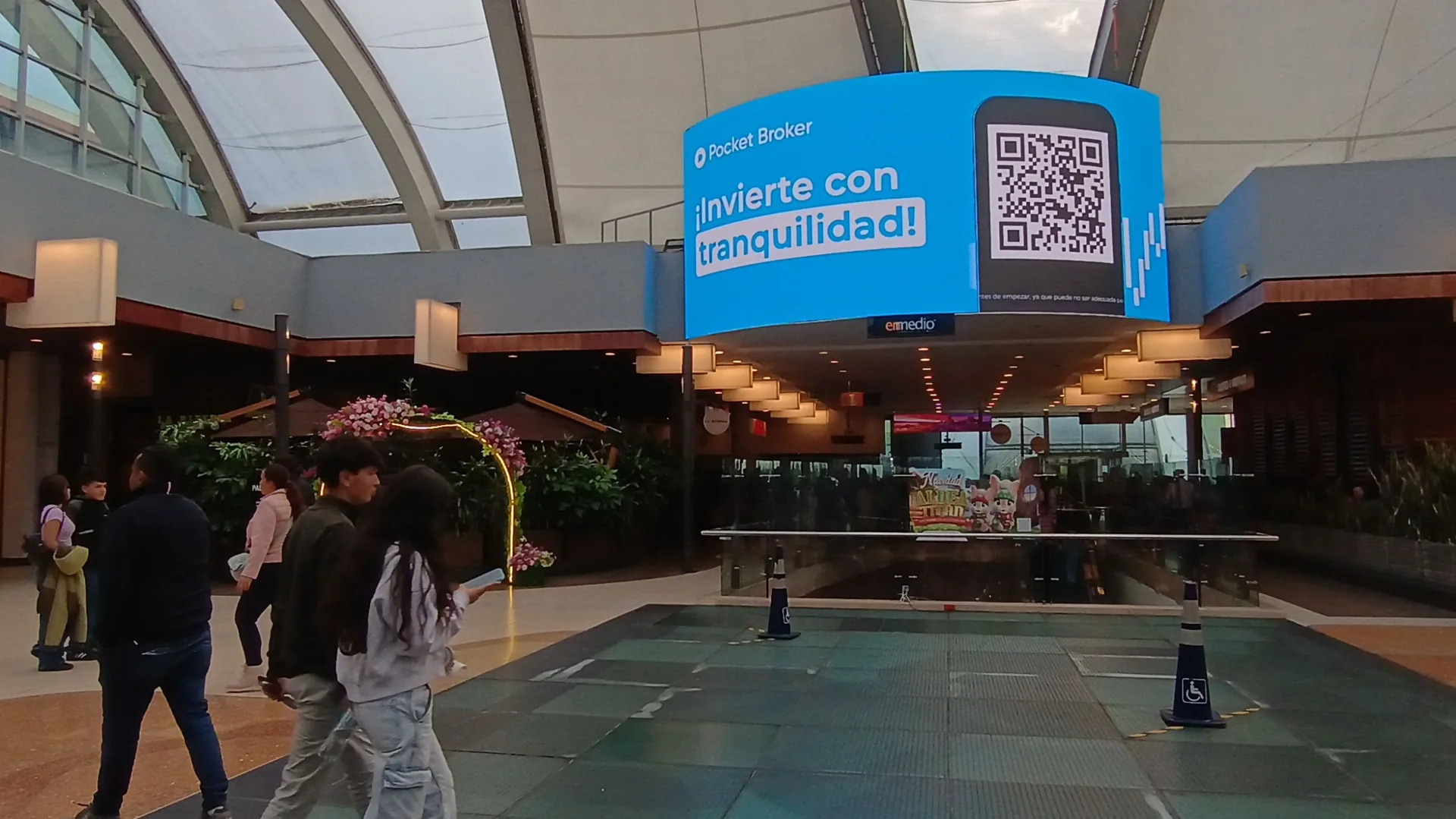 Investing platform campaign running on a mall DOOH screen